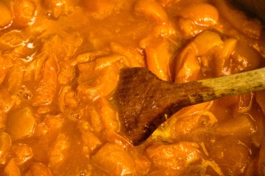 Kayısı marmelade hazırlanması