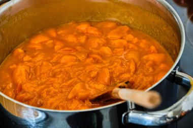 Kayısı marmelade hazırlanması