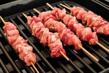 Izgara üzerinde Ham souvlaki