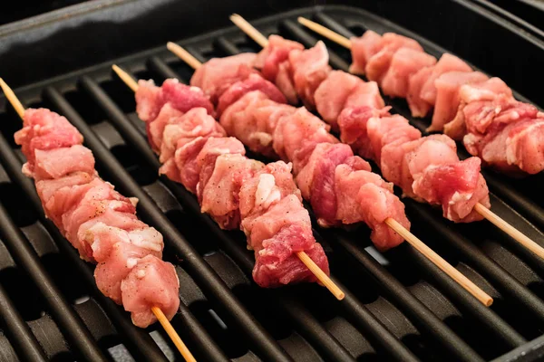 Izgara üzerinde Ham souvlaki