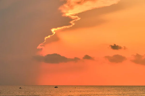 Sonnenuntergang auf dem Meer nebeneinander — Stockfoto