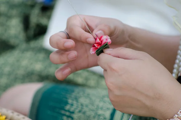 Çiçeklerden yapılan çelenk Tayland 'ın bir sanat ve kültürüdür..