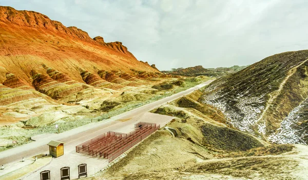 Çin 'deki Gökkuşağı Dağı veya Şeker Dağı.