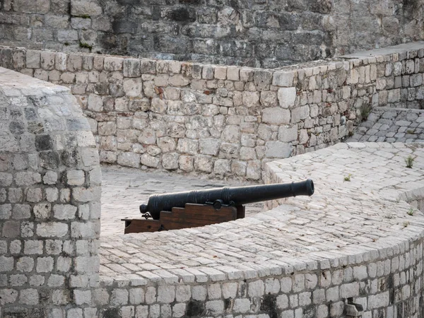 Sfotografować Patrząc Dół Stare Armaty Artylerii Broń Wskazał Górę Zakrzywione — Zdjęcie stockowe