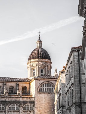 Mimari detay fotoğraf eski şehir Dubrovnik Hırvatistan ile gri gökyüzü yukarıdaki varsayımı Katedrali Hıristiyan Kilisesi'nin kubbeli üst.