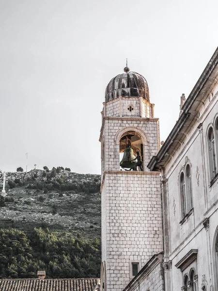 Vista Histórica Famosa Torre Sineira Cidade Dubrovnik Com Cúpula Superior — Fotografia de Stock