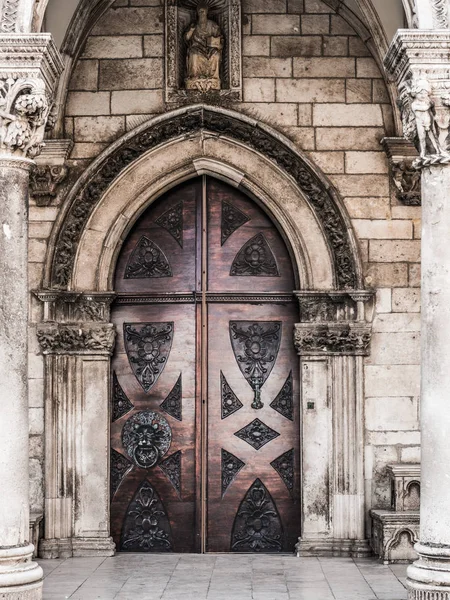 Closeup Mimari Fotoğraf Tarihi Heykel Ahşap Kapı Kockers Dubrovnik Hırvatistan — Stok fotoğraf