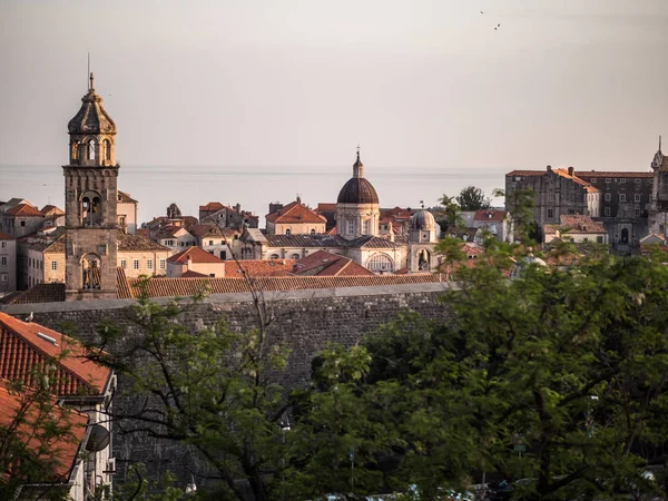 밖으로 타일에 교회는 역사적인 크로아티아 두브로브니크에서 — 스톡 사진