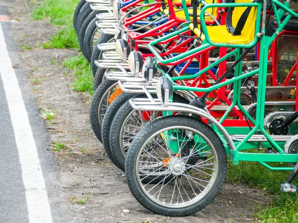 Uma Vista Perto Dos Pneus Dianteiros Raios Rodas Bicicletas Quádruplas — Fotografia de Stock