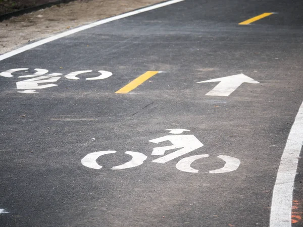 Fotografie Zcela Nové Asfaltové Cyklistické Stezky Chicagu Dvěma Cestujícími Značkami — Stock fotografie