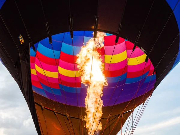 Uma Fotografia Perto Olhando Para Cima Dentro Balão Quente Como — Fotografia de Stock