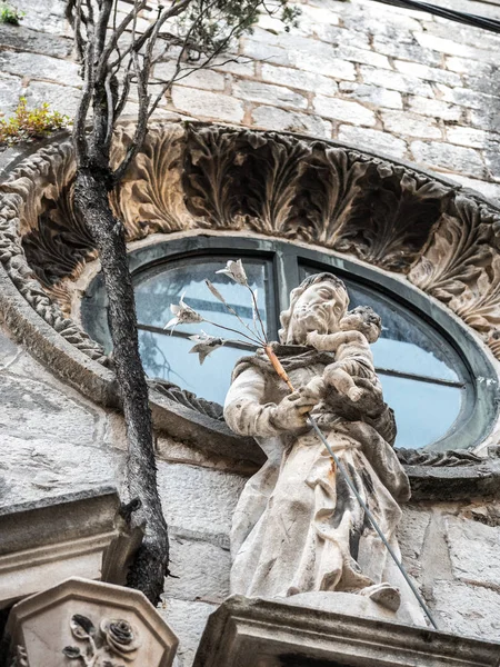 Close Beeld Van Het Standbeeld Van Heilige Jozef Met Een — Stockfoto