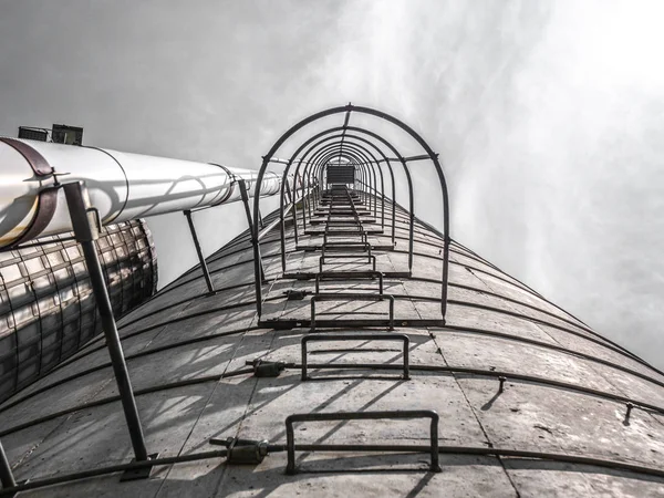 Bella Drammatica Fotografia Agricola Guardando Una Scala Metallo Silo Grano — Foto Stock