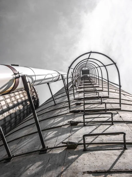 Hermosa Fotografía Agrícola Dramática Mirando Hacia Arriba Una Escalera Metal — Foto de Stock