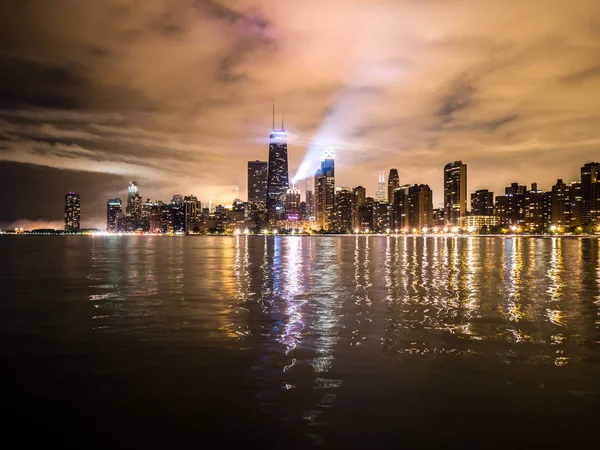 Mooie Foto Van Skyline Van Chicago Nacht Met Dramatische Wolken — Stockfoto