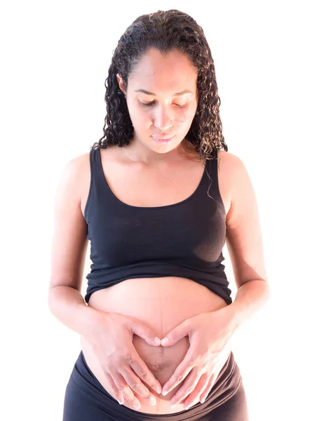 Porträtt Gravid Afroamerikanska Kvinna Med Lockigt Hår Med Händerna Form — Stockfoto