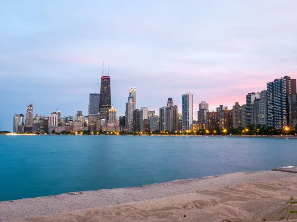 Beautiful Long Exposure Photograph Chicago Skyline Sunset Blue Pink Clouds — Stock Photo, Image