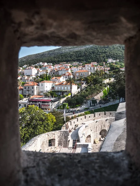 Dubrovnik Croatia April 28Th 2018 Tourists Pull Travel Luggage Steep — Stock Photo, Image