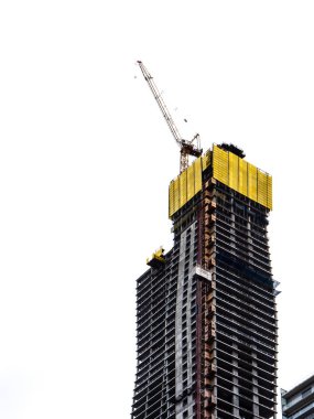 Chicago, IL - 10 Ekim 2018: İnşaat ekipleri çalışma olarak daha yüksek gökyüzüne tırmanıyor ve olmak üzere yola Jeanne çetenin Vista kule üzerinde şehir üçüncü en yüksek gökdelen 2020 yılında tamamlandığında.