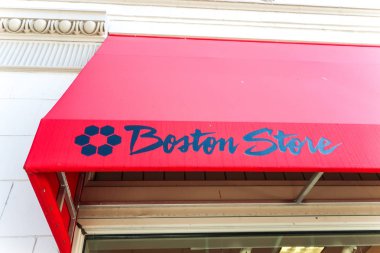 Milwaukee, Wisconsin - 2018 26 Mayıs: Boston mağaza gibi ikonik Bon Ton markalar dosyalama iflas koruma için sonra bu yılın başlarında kapılarını kapatma belirtti.. 