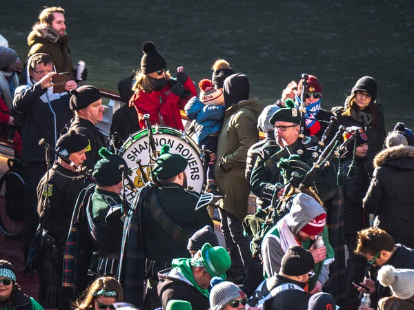 Chicago Március 2019 Bagpipe Zenekarok Szórakoztatják Utasokat Fedélzeten Egy Sok — Stock Fotó