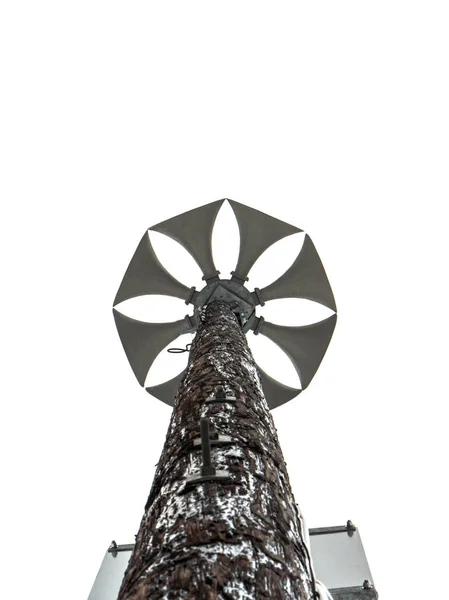 위스콘신의 마을에서 배경에 라운드 사이렌 뿔에서 기둥을 — 스톡 사진