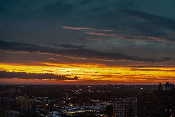 Chicago Julio 2019 Sol Ilumina Cielo Las Nubes Con Dramáticos — Foto de Stock