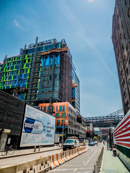 Brooklyn Nueva York Mayo 2017 Materiales Coloridos Alinean Exterior Construcción —  Fotos de Stock