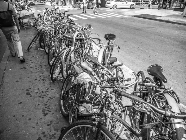 Brooklyn Nowy Jork Maja 2017 Chaotyczna Masa Nowych Zabytkowych Rowerów — Zdjęcie stockowe
