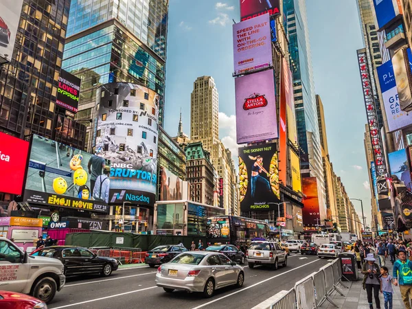 New York New York Maggio 2017 Traffico Attraversa Strade Trafficate — Foto Stock