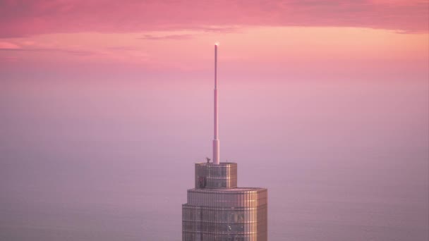 Chicago Října 2019 Růžové Mraky Pohybují Modré Obloze Nad Podkrovní — Stock video