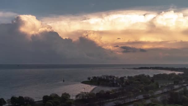 Zoom Paisagem Nublada Céu Nublado Timelapse Sobre Água Lago Michigan — Vídeo de Stock