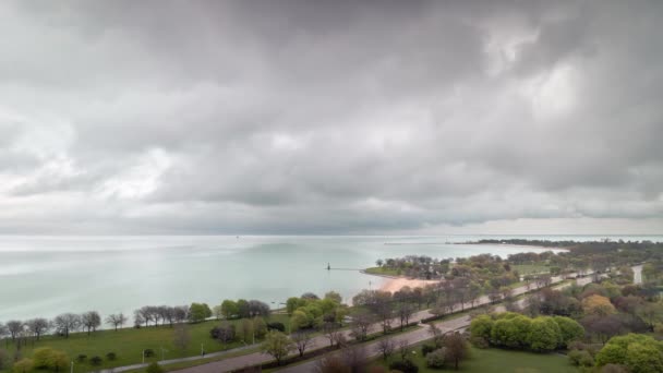 Esquema Aéreo Nublado Cielo Nublado Sobre Agua Del Lago Michigan — Vídeos de Stock