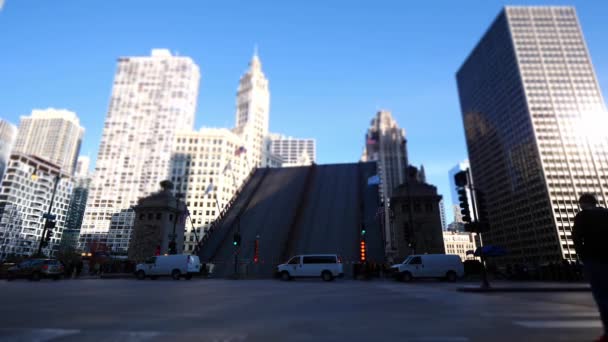 芝加哥 伊利诺伊州 2018年11月3日 交通部封锁密歇根大道 以提高Dusable桥的通航能力 — 图库视频影像
