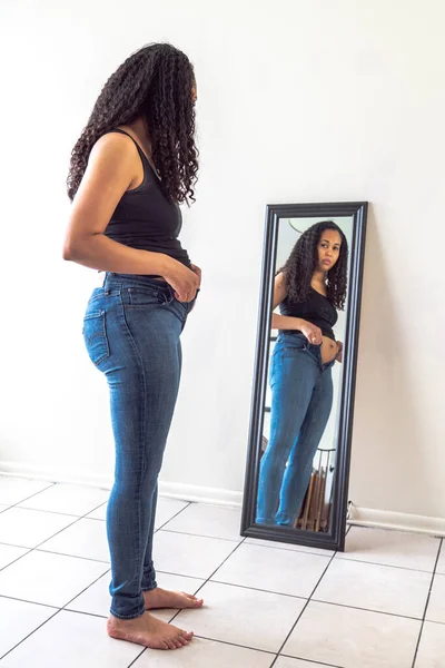 Beautiful African American Woman Mother Stands Front Mirror Attempts Try — Stock Photo, Image