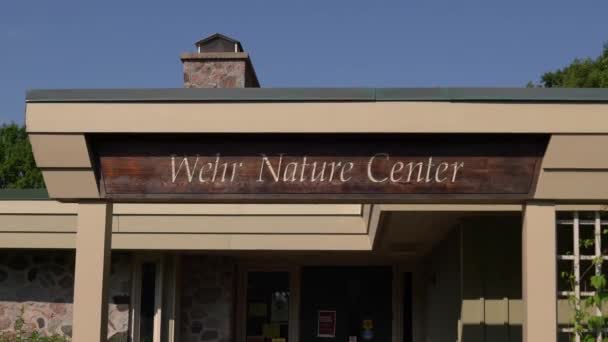 Franklin Julho 2020 Edifício Wehr Nature Center Localizado Whitnall Park — Vídeo de Stock