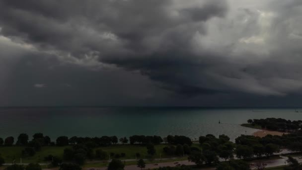 Чикаго Штат Иллинойс Августа 2020 Года Облака Шторма Вихрятся Мере — стоковое видео