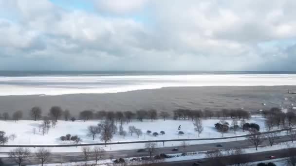 Chicago Enero 2019 Nubes Blancas Esponjosas Mueven Sobre Hielo Nieve — Vídeo de stock