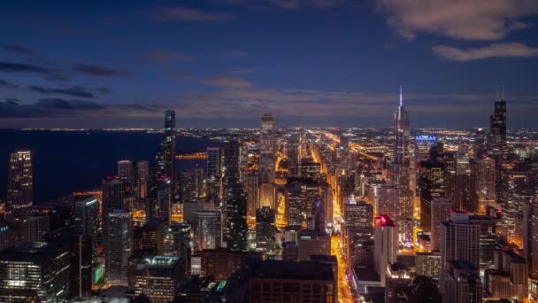 Vacker Nattetid Antenn Timelapse Chicago Skyline Med Rosa Och Blå — Stockvideo