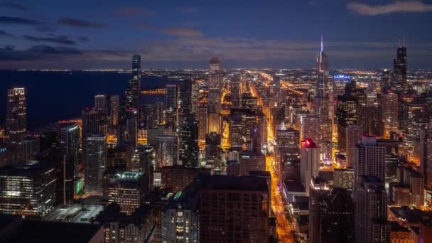 Panning Upp Nattetid Antenn Timelapse Chicago Skyline Med Rosa Och — Stockvideo