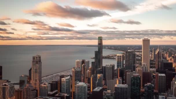 Zoom Kaunis Auringonnousu Antenni Aika Raukeaa Chicago Horisonttiin Vaaleanpunainen Oranssi — kuvapankkivideo