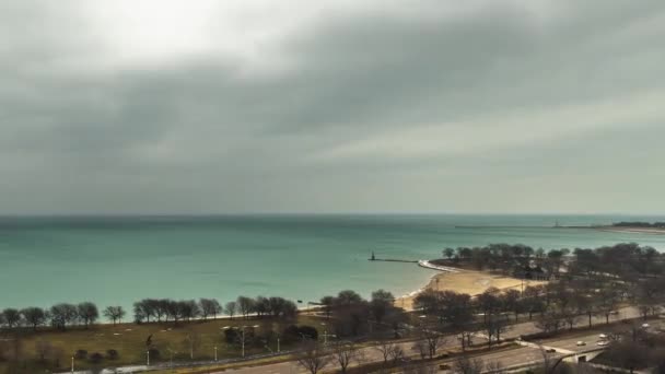 Chicago Febrero 2019 Pesada Cubierta Nubes Extiende Sobre Las Aguas — Vídeos de Stock