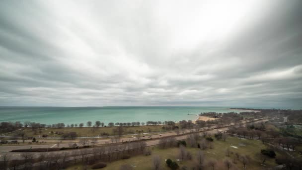 Chicago Fevereiro 2019 Cobertura Nuvens Pesadas Rola Sobre Águas Lago — Vídeo de Stock