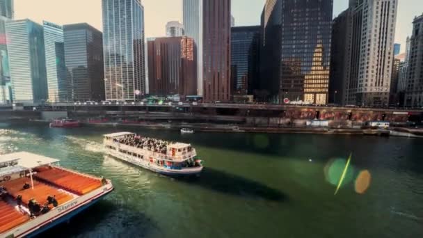 Chicago März 2019 Voll Besetzte Boote Säumen Den Chicago River — Stockvideo