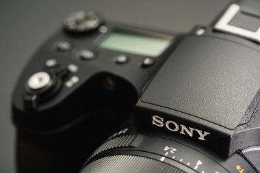 BERLİN, ALMANLIK 2019: SONY Siber-Çekim DSC-RX10 M4