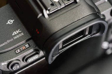 BERLİN, ALMANLIK 2019: Yeni Sony Alfa 7R IV 'e yakın çekim