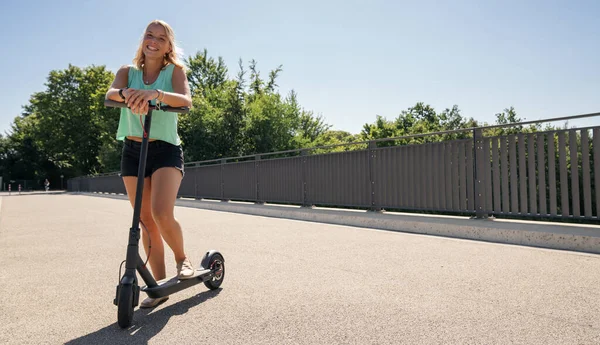 Young Woman Ready Riding Black Electric Kick Scooter Cityscape Copyspace — Φωτογραφία Αρχείου