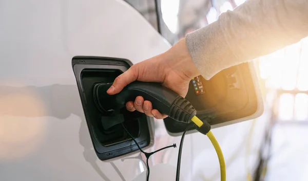 Handhållen Elektrisk Billaddare Kraftförsörjning Elektrisk Bil Laddning För Elbil Teknik — Stockfoto