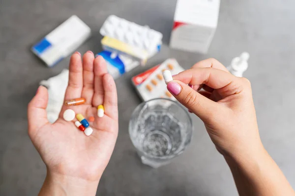 Tomar Píldoras Medikaments Para Medicamentos — Foto de Stock