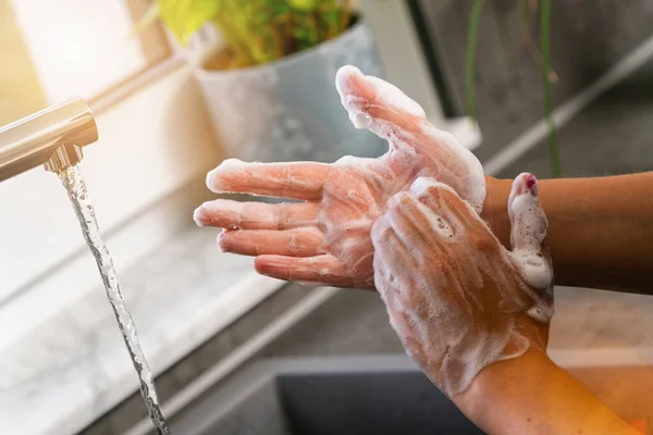 Hygiëne Schoonmaakhanden Handen Wassen Met Zeep Keuken — Stockfoto